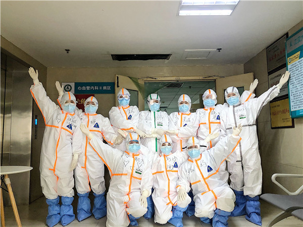 20200512123953_222204.jpg 1、护理学专业学子们在抗疫前线奋战.jpg