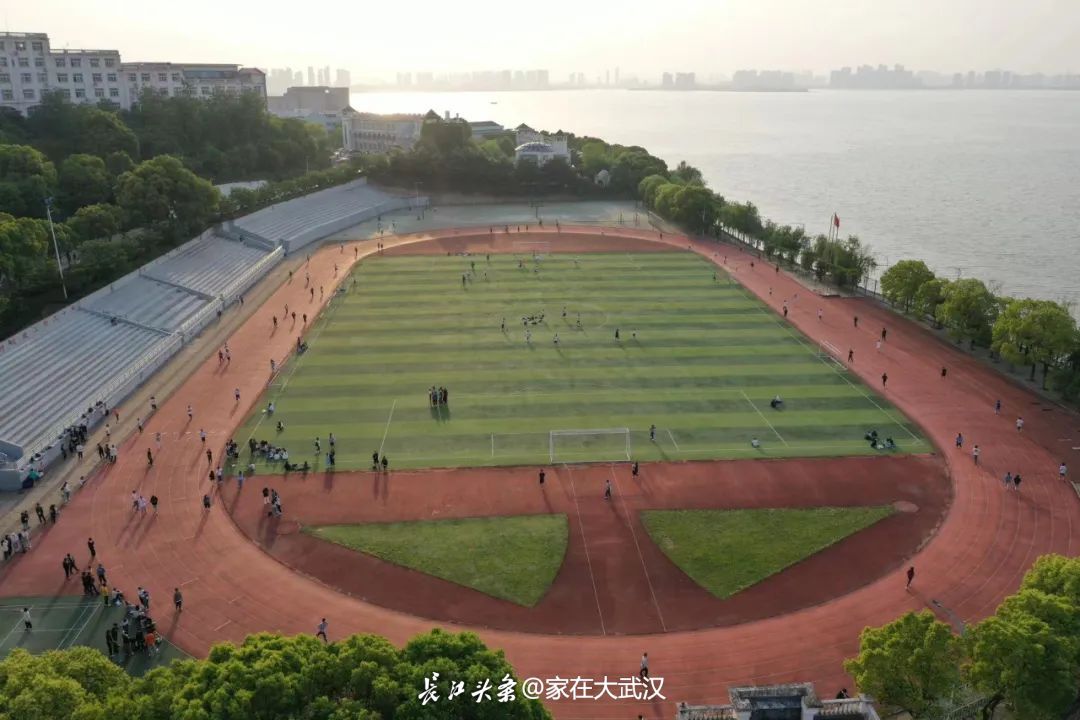 中国十大美丽湖畔校园！武汉这所大学最新航拍，美
