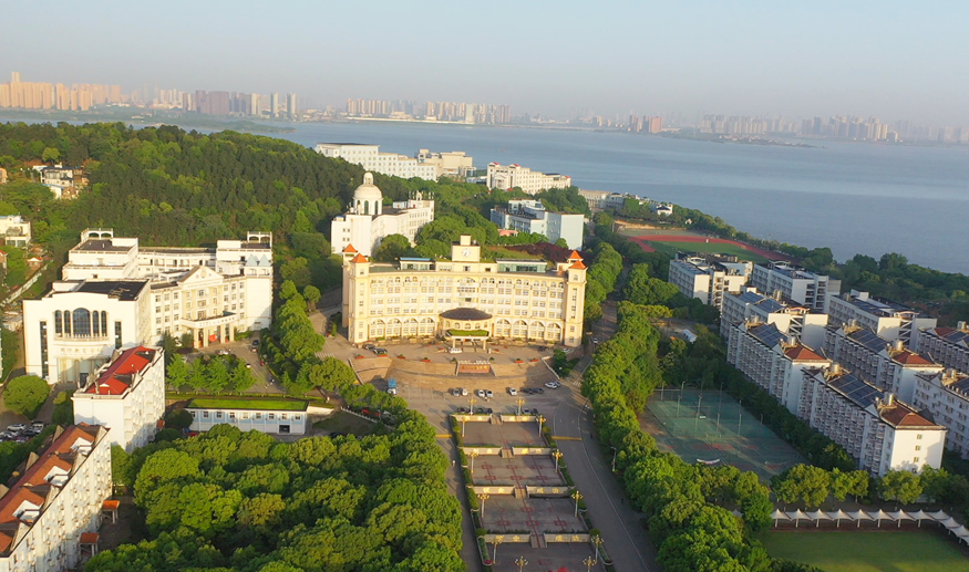 武昌理工学院学生程凯讲述与学校共成长的故事
