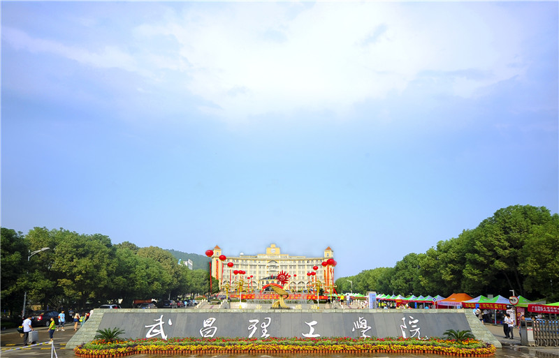 20200619140923_813562.jpg 1、学校校门.jpg